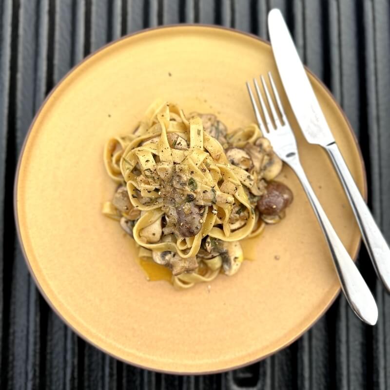 Mushroom tagliatelle (v)